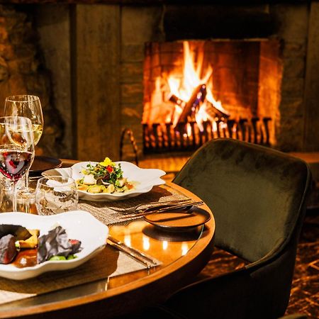 Schloessle Hotel - Small Luxury Hotels Of The World Tallin Exterior foto The restaurant at The Old Inn