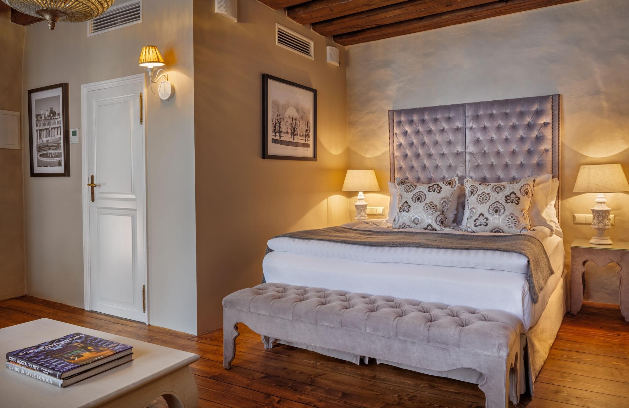 Schloessle Hotel - Small Luxury Hotels Of The World Tallin Exterior foto A bedroom at the hotel