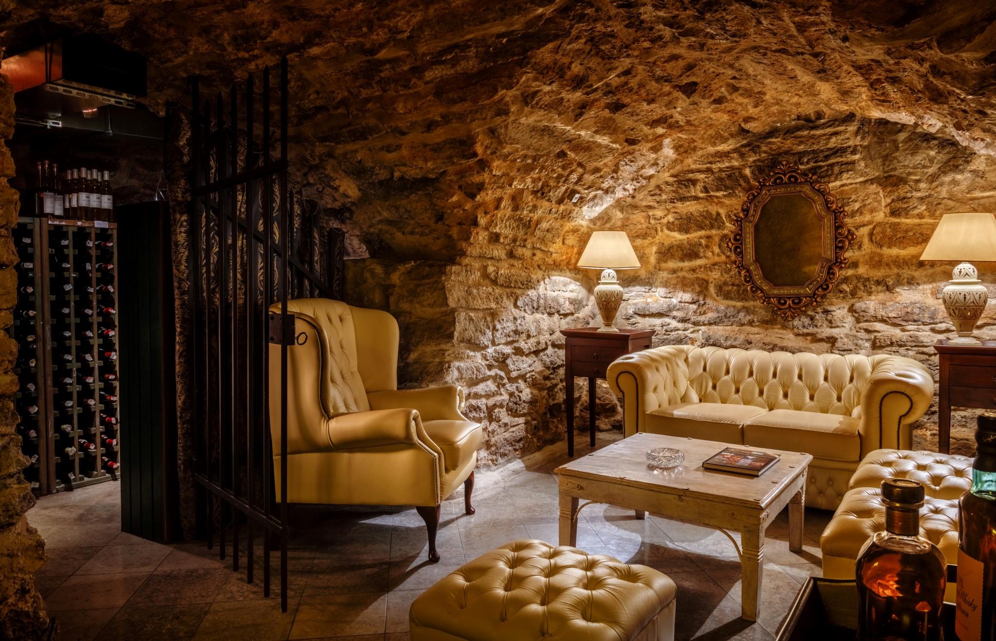 Schloessle Hotel - Small Luxury Hotels Of The World Tallin Exterior foto Wine cave