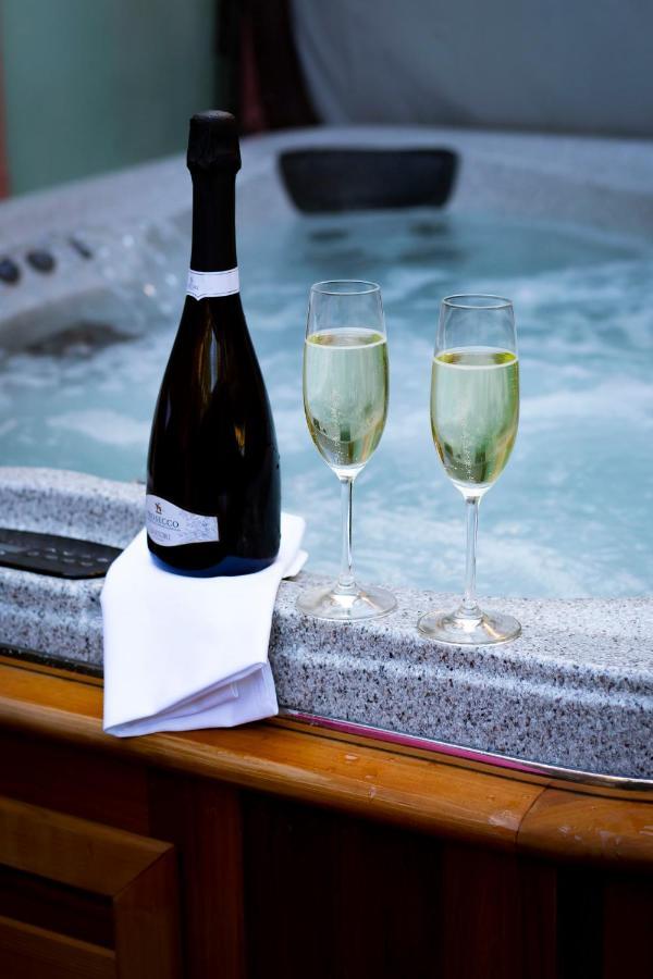 Schloessle Hotel - Small Luxury Hotels Of The World Tallin Exterior foto Prosecco DOC