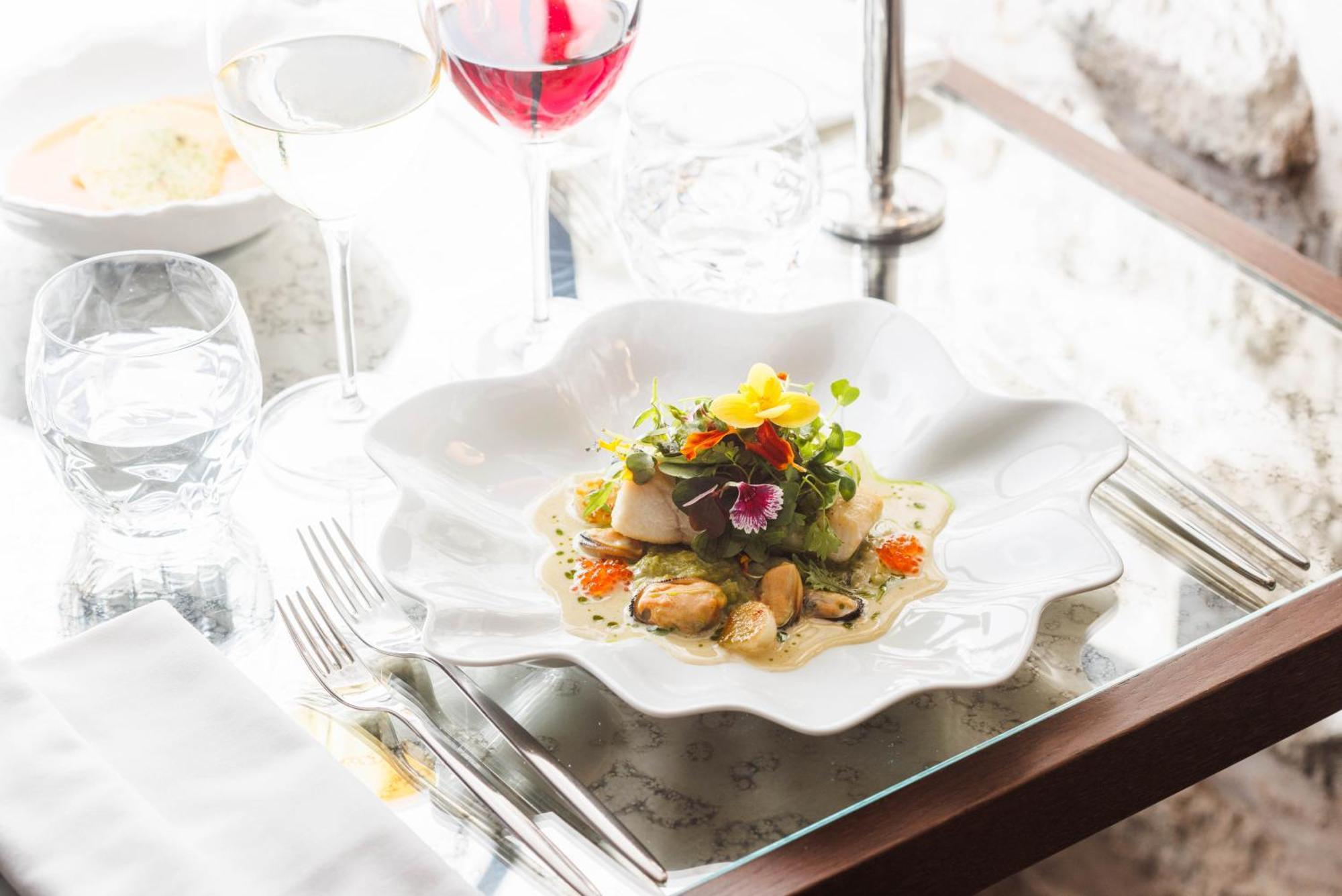 Schloessle Hotel - Small Luxury Hotels Of The World Tallin Exterior foto A dish at the restaurant