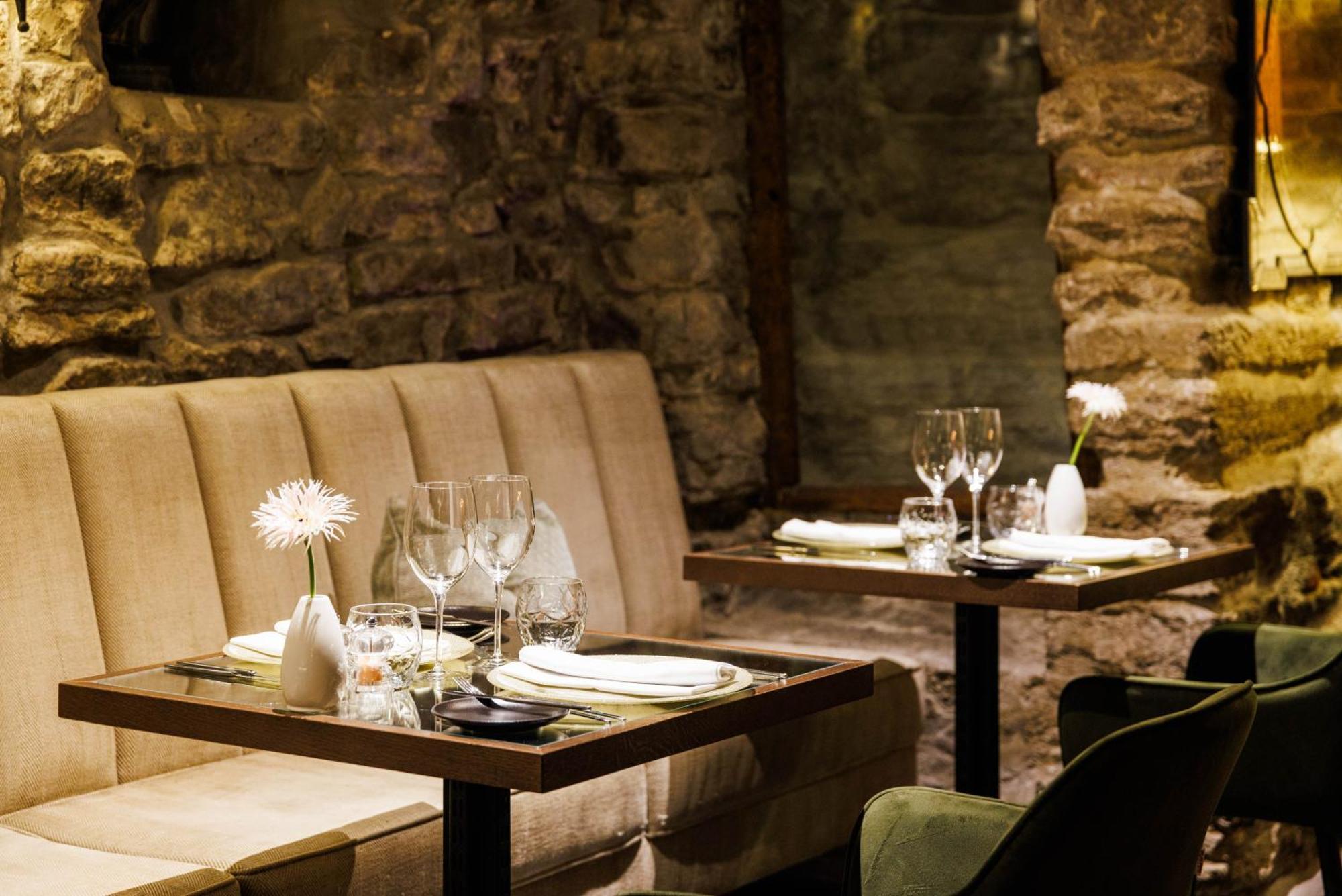 Schloessle Hotel - Small Luxury Hotels Of The World Tallin Exterior foto Restaurant interior