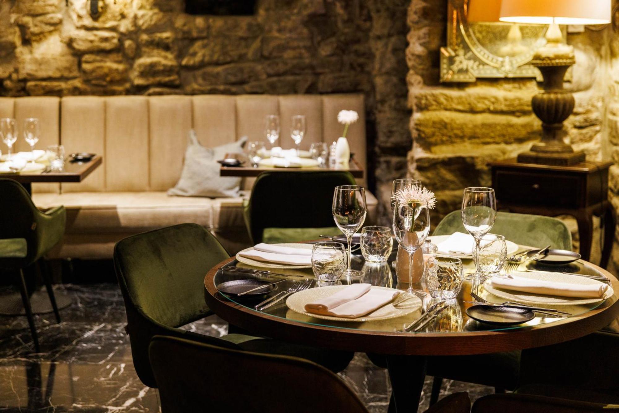 Schloessle Hotel - Small Luxury Hotels Of The World Tallin Exterior foto Interior of the restaurant