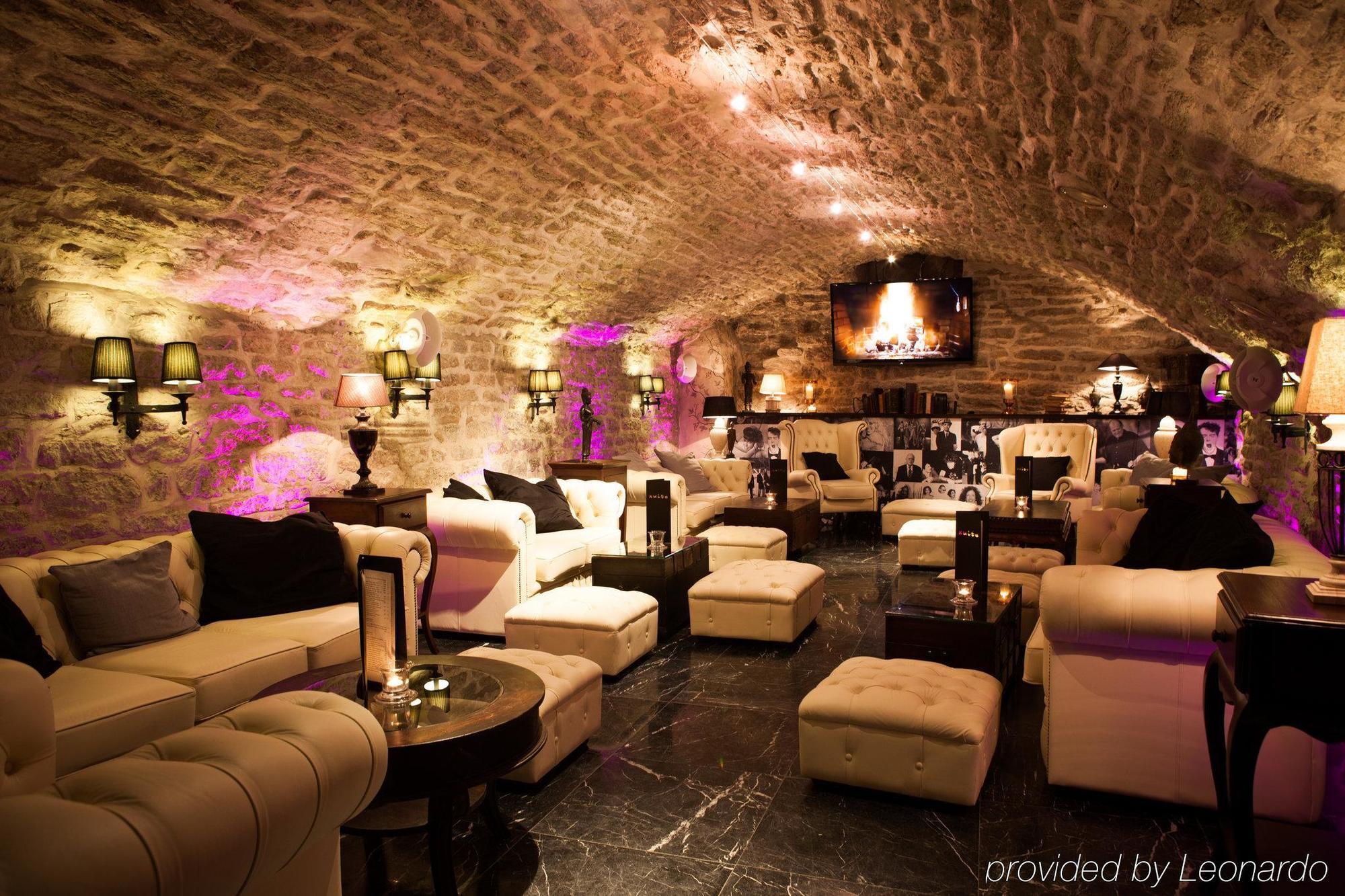 Schloessle Hotel - Small Luxury Hotels Of The World Tallin Interior foto The interior of the restaurant
