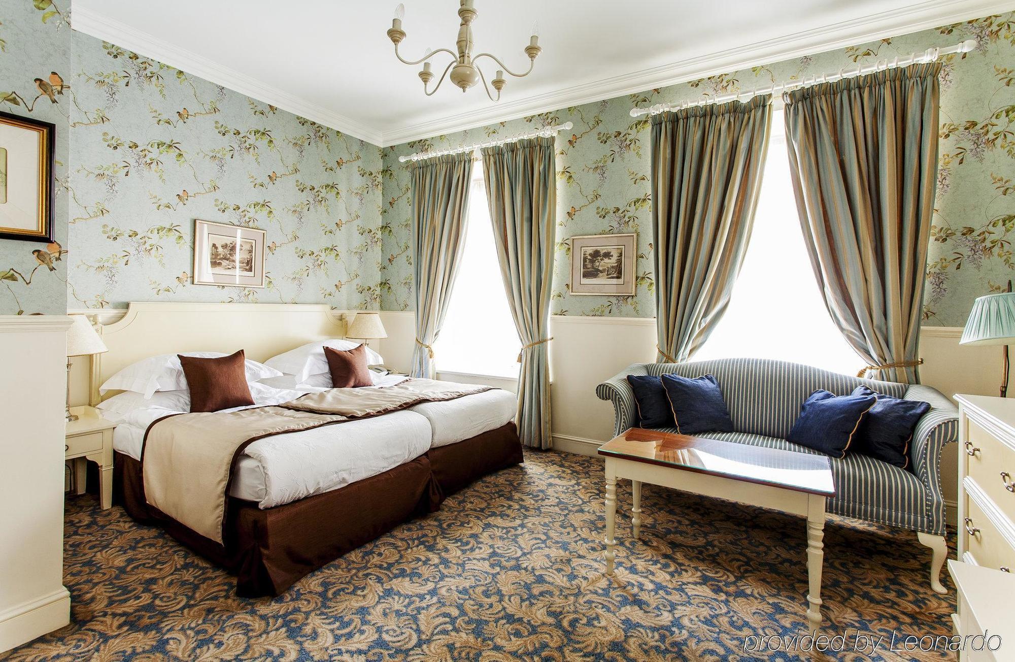 Schloessle Hotel - Small Luxury Hotels Of The World Tallin Habitación foto A room at the hotel