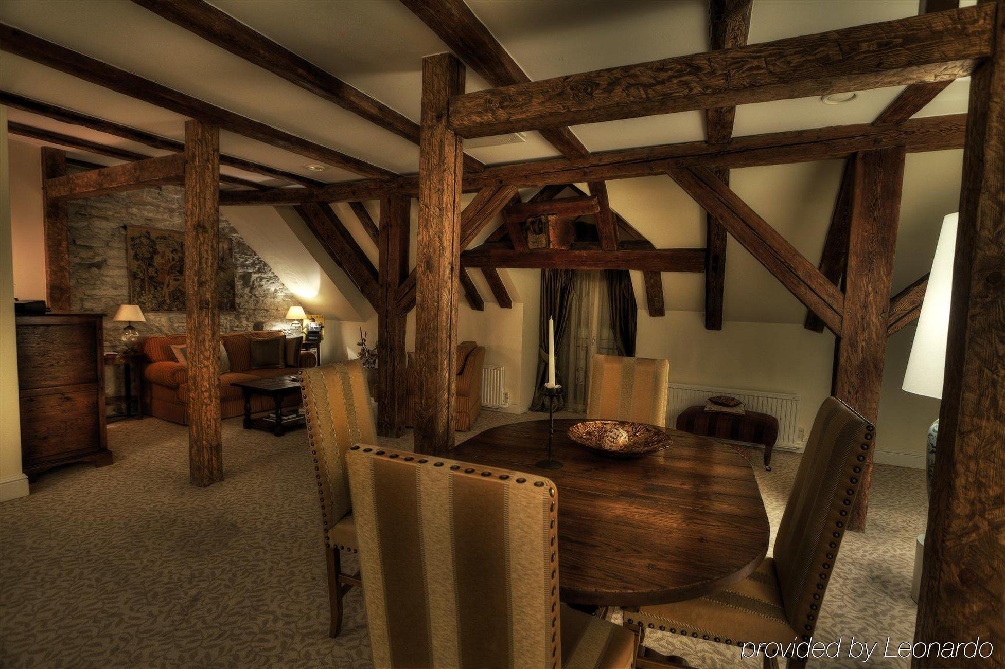 Schloessle Hotel - Small Luxury Hotels Of The World Tallin Habitación foto A room in a virtual house