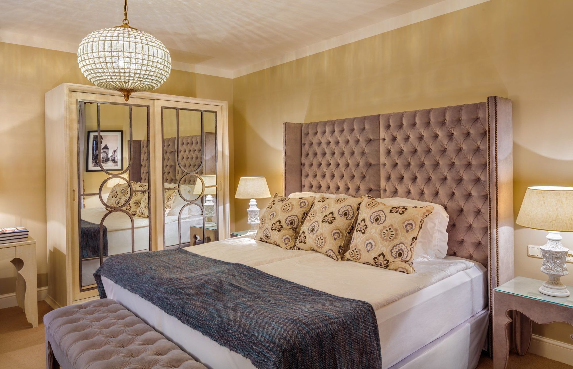 Schloessle Hotel - Small Luxury Hotels Of The World Tallin Exterior foto A bedroom at the hotel