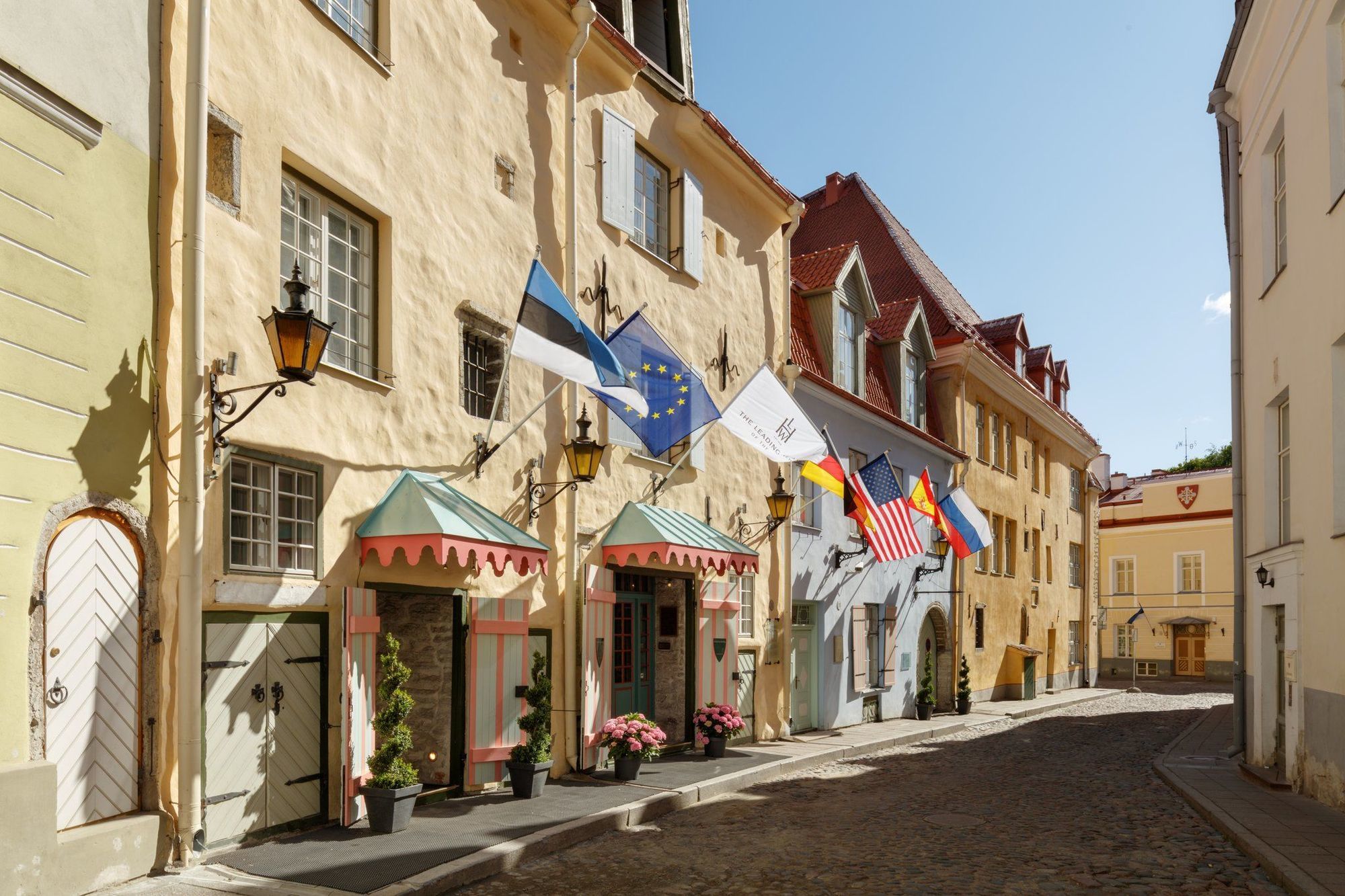 Schloessle Hotel - Small Luxury Hotels Of The World Tallin Exterior foto Embassy of the United States in Tallinn