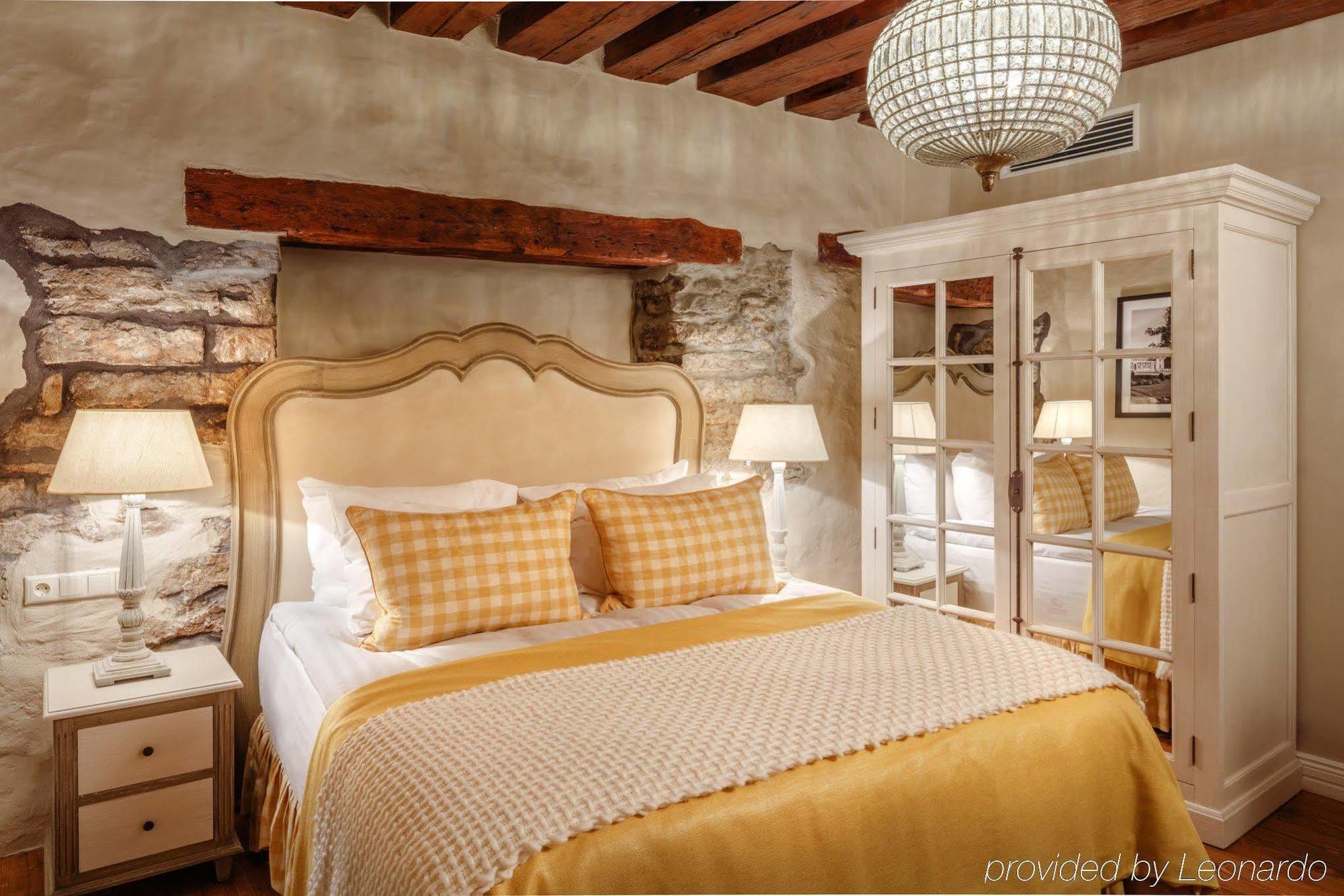 Schloessle Hotel - Small Luxury Hotels Of The World Tallin Exterior foto A bedroom