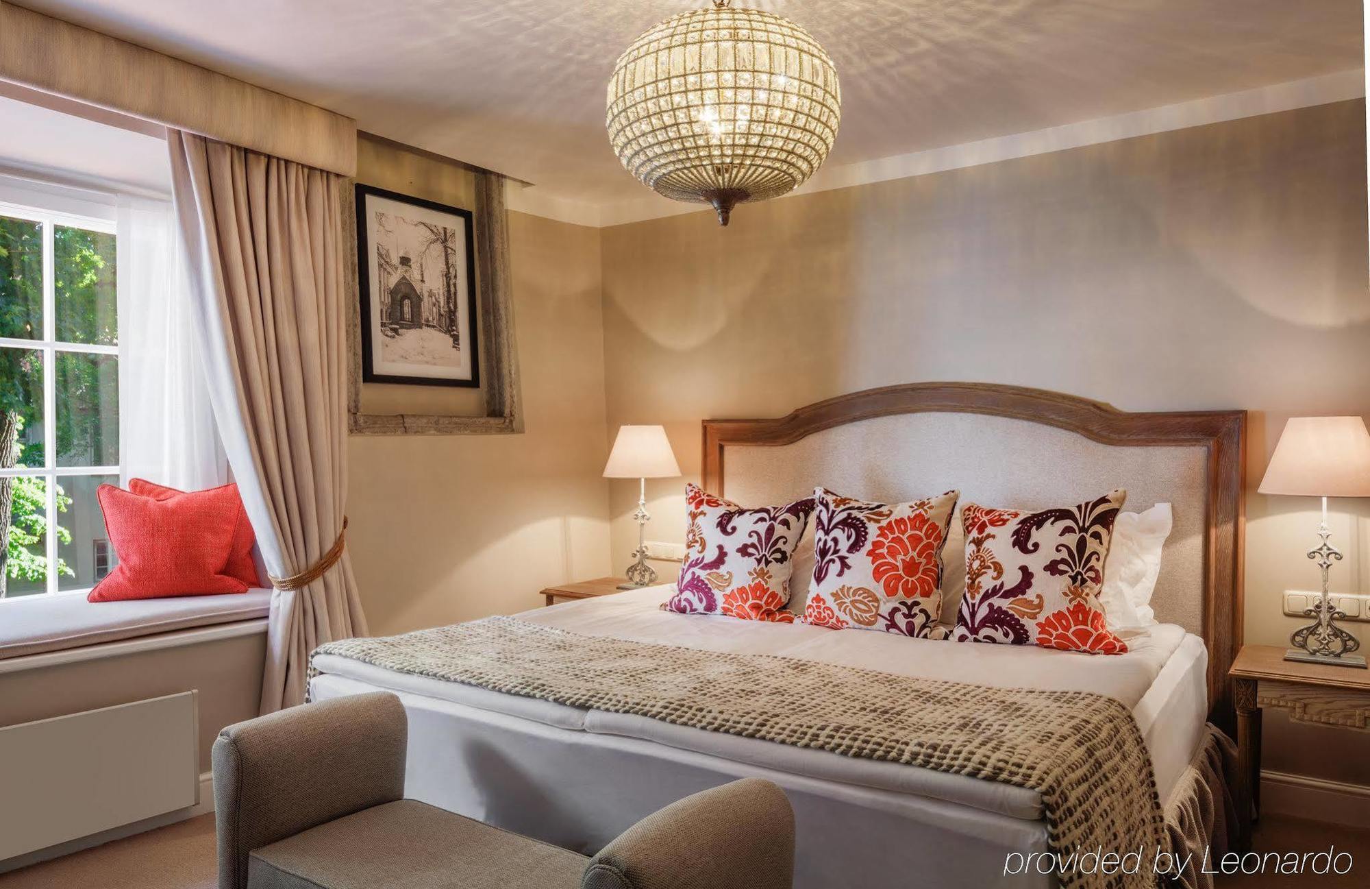Schloessle Hotel - Small Luxury Hotels Of The World Tallin Exterior foto A bedroom at the hotel