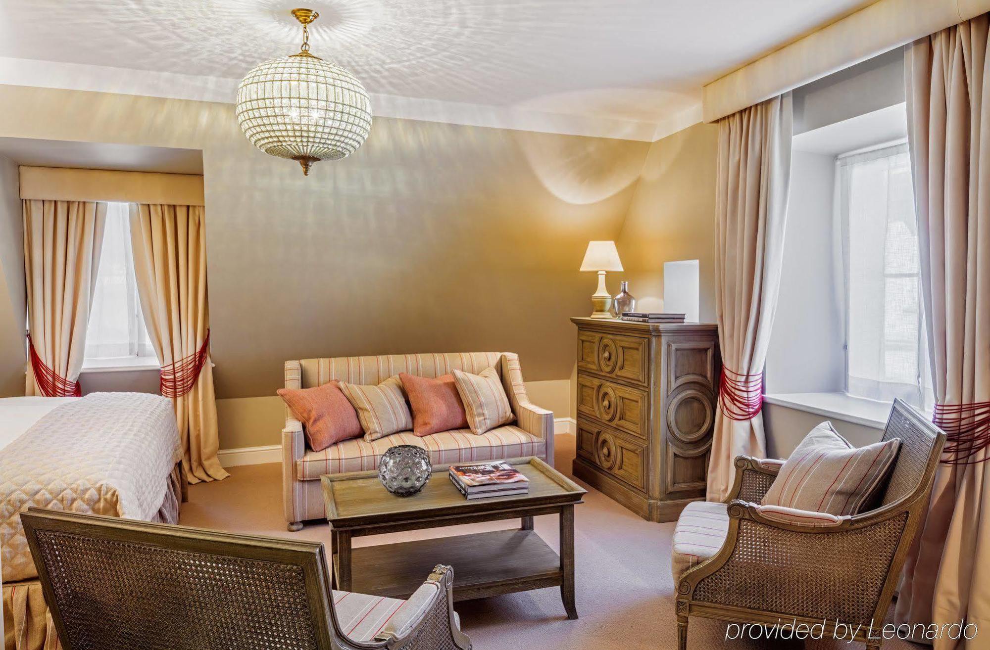 Schloessle Hotel - Small Luxury Hotels Of The World Tallin Exterior foto A suite at the hotel